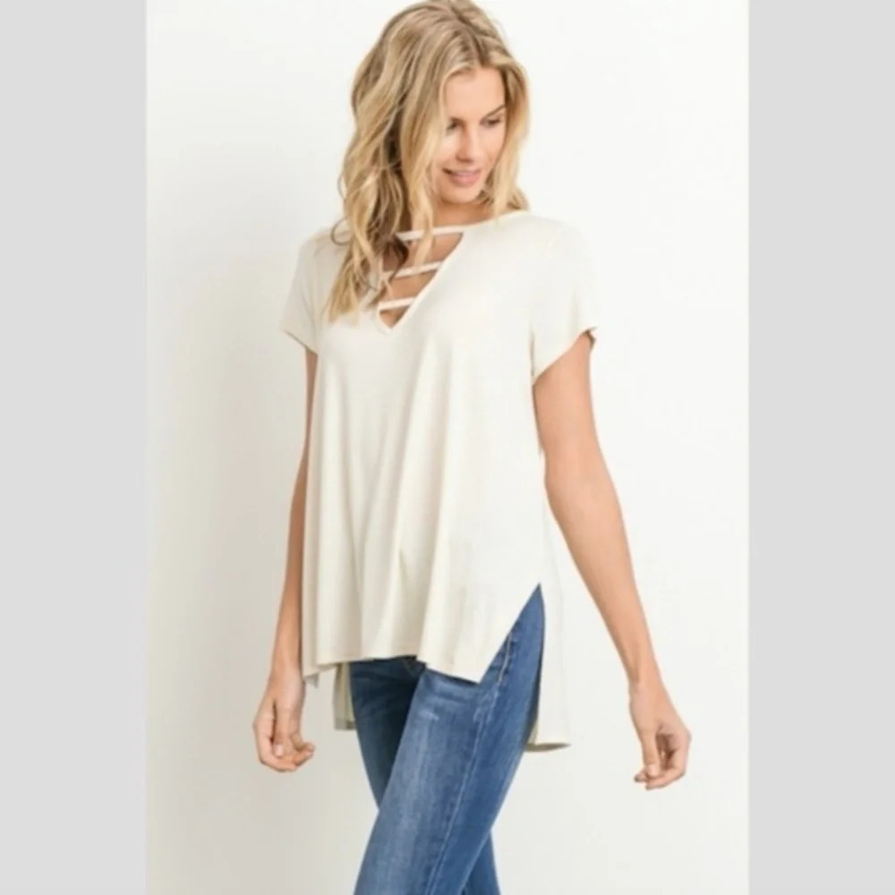 Gilli V Neck Strappy Cutout Tee Top NWT Gray - Picture 3 of 6